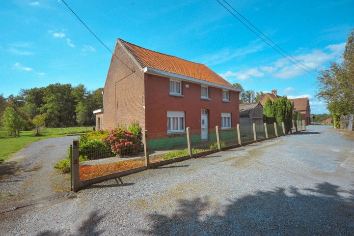 Maison à rénover située à Dilbeek avec prairie attenante !