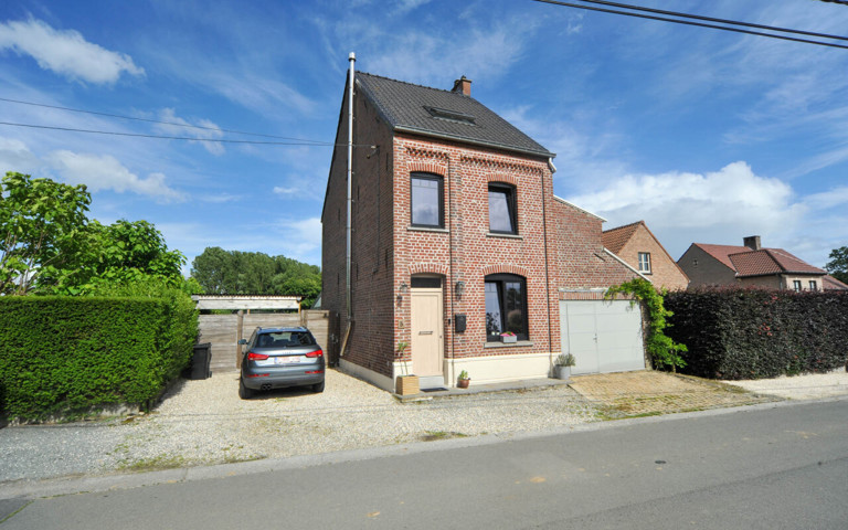 Charmante instapklare woning met 3 slaapkamers en mooie tuin in Pajottegem (Galmaarden).