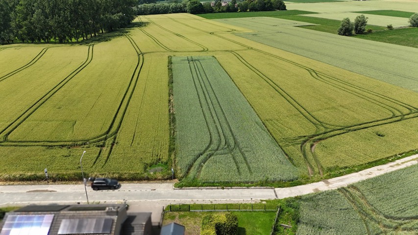 Landelijk gelegen perceel weiland van 28a40ca