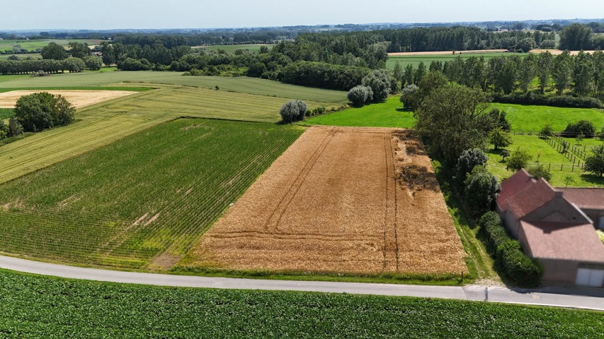 Landelijk gelegen perceel bouwland van 31a90ca