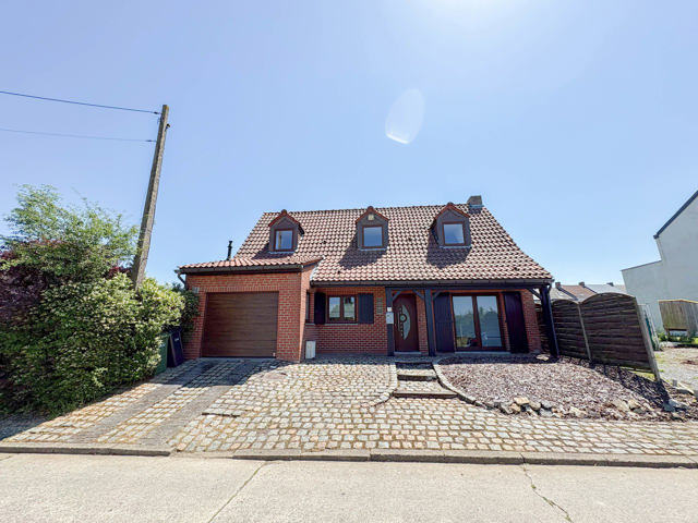 Villa r�nov�e, proche centre, �140m� sur 3a12,3/4ch, jardin.