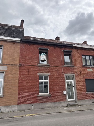 Maison en centre de village de �143m� sur 2a80. 3 ch, jardin