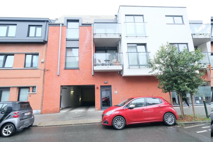 Open garagebox - te koop - 1080 Molenbeek-Saint-Jean