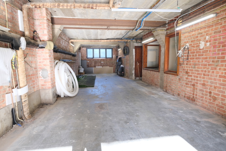 Warehouse - for sale - 1082 Berchem-Sainte-Agathe