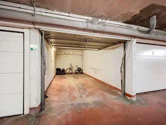 Gesloten garagebox - te koop - 1080 Molenbeek-Saint-Jean