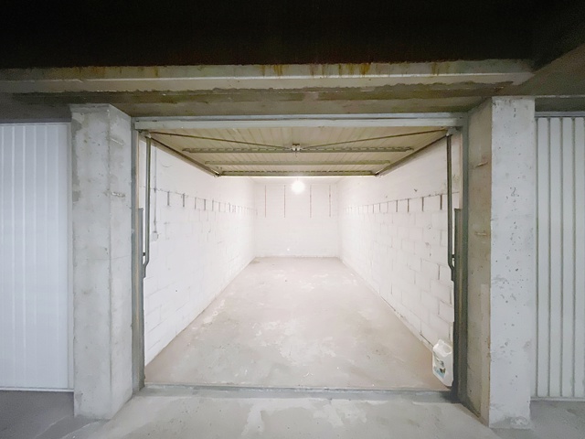 Gesloten garagebox - te koop - 1080 Molenbeek-Saint-Jean