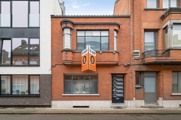 Op te knappen stadswoning.