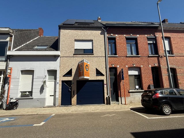 Instapklare stadswoning met inpandige garage. Instapklare stadswoning met inpandige garage.