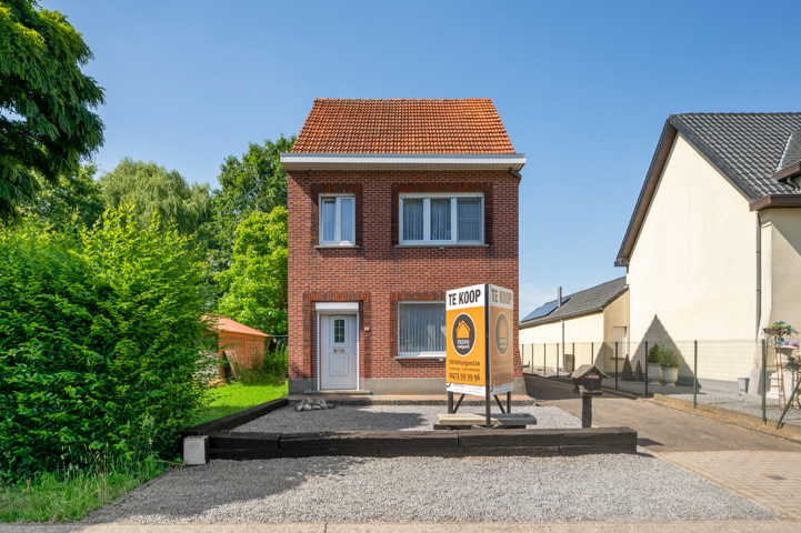 Te renoveren woonhuis met drie slaapkamers. Te renoveren woonhuis met drie slaapkamers.
