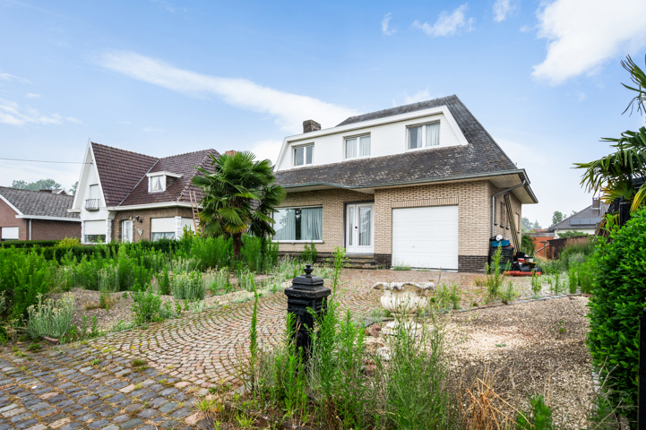 Te moderniseren woonhuis. Te moderniseren woonhuis.