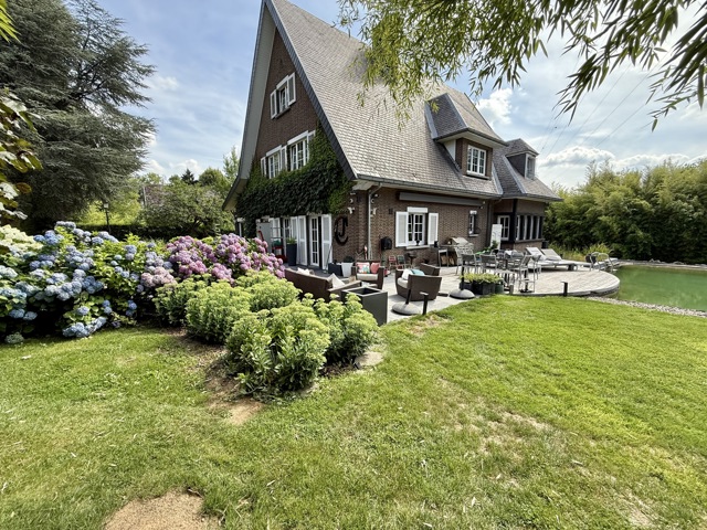 Buitengewoon huis - te koop - 6041 Charleroi