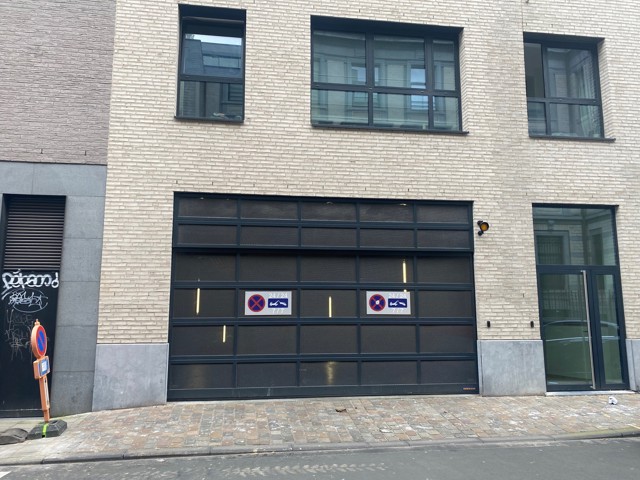 Inside parking - for rent - 1050 Ixelles