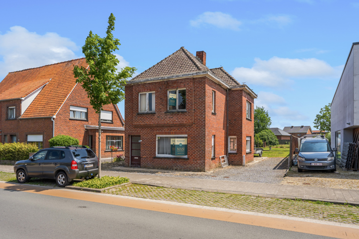 Te renoveren of te slopen alleenstaande woning in AALTER centrum