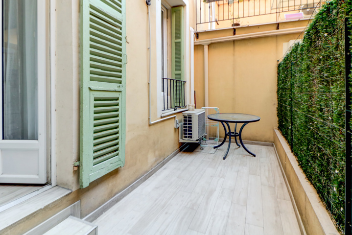 Flat - for sale - 06100 NICE