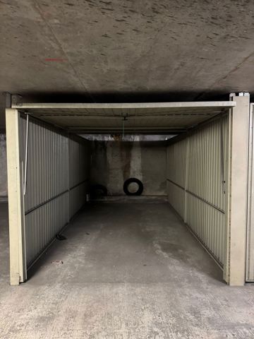 Closed garage - for sale - 06200 Nice