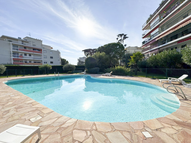 Appartement - À louer - 06200 NICE