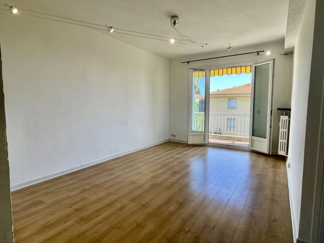Flat - for sale - 06200 Nice