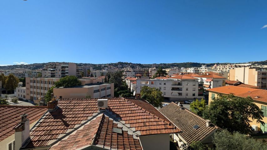 Maison - À vendre - 06100 NICE