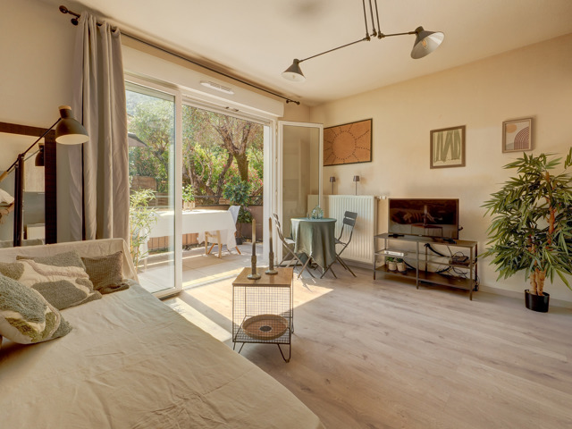 Flat - for sale - 06340 La Trinité