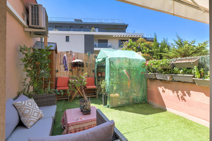 Studio - for sale - 06700 Saint-Laurent-du-Var
