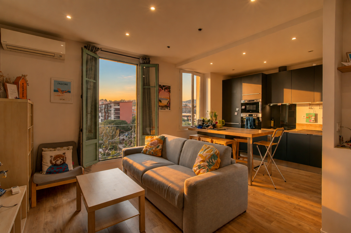 Flat - for sale - 06000 Nice