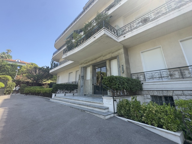 Flat - for sale - 06000 Nice