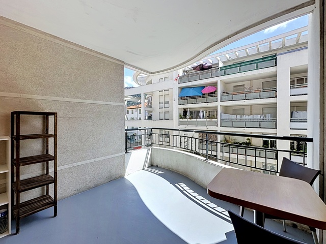 Flat - for sale - 06300 Nice