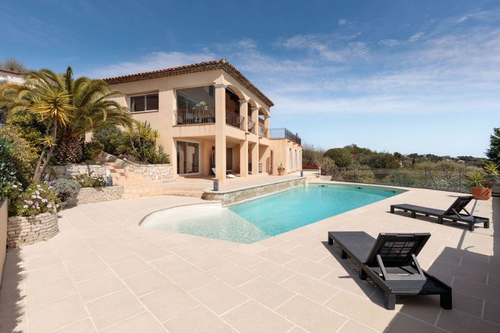 Maison - À vendre - 83600 LES ADRETS DE L ESTEREL