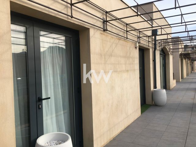 Rez commercial - À vendre - 20226 LOZARI