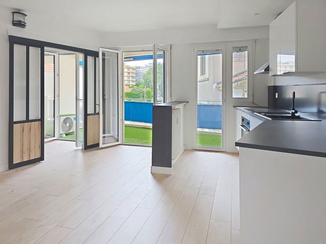 Appartement - À vendre - 06160 ANTIBES
