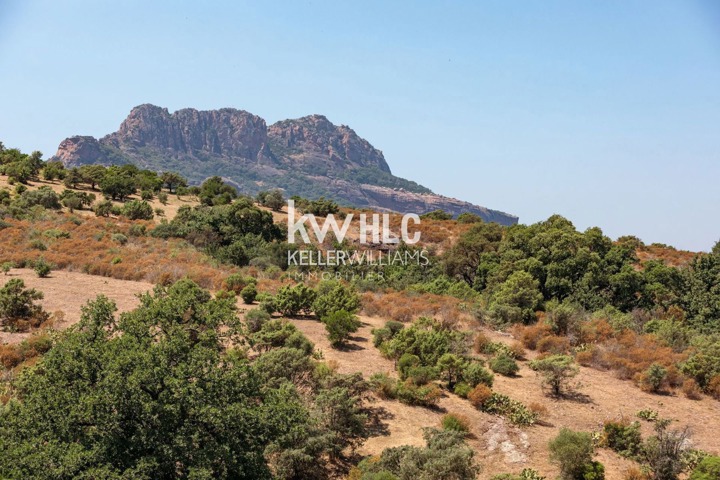 Maison - À vendre - 83520 ROQUEBRUNE SUR ARGENS