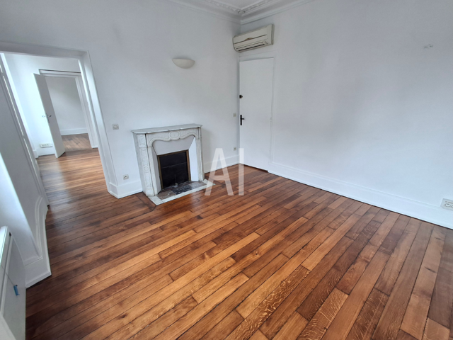 Bureaux - À louer - 78300 POISSY