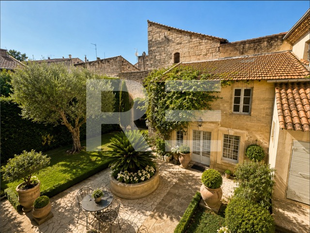 Immeuble mixte - À vendre - 13210 Saint-Rémy-de-Provence