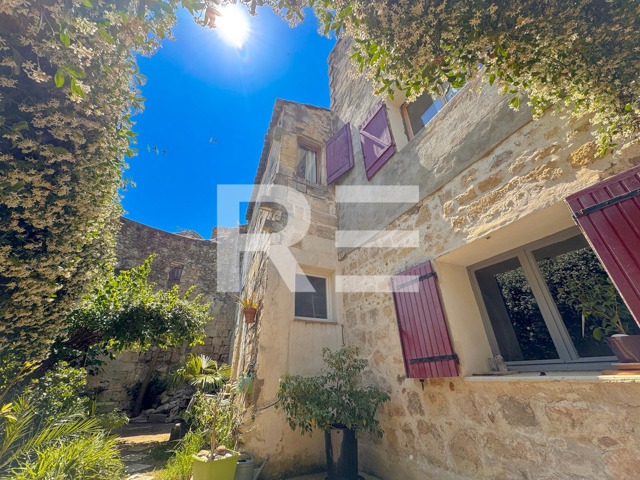 Maison - À vendre - 30800 Saint-Gilles