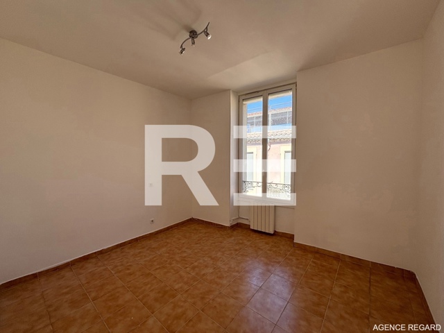 Appartement - À louer - 30900 Nîmes