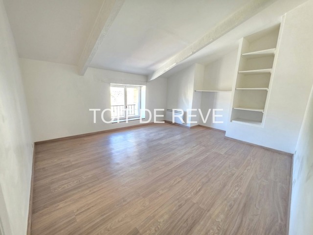 Immeuble à appartements - À vendre - 30700 Montaren-et-Saint-Médiers
