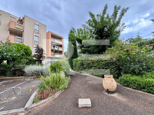 Appartement - À louer - 30900 Nîmes
