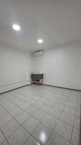 Bureaux - À louer - 97224 Ducos