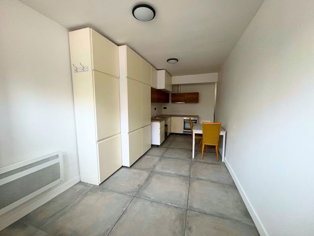 Usage multiple - À vendre - 78000 Versailles