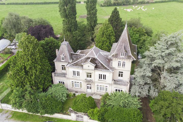 Trs beau chteau  vendre