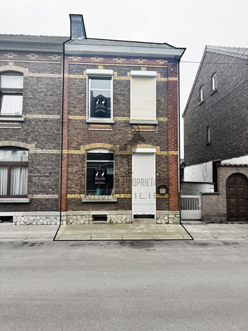 SUPERBE MAISON A VENDRE A RENOVER AVEC GARAGE A AUVELAIS