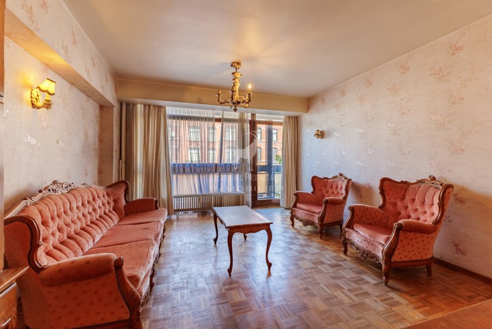 Appartement 2 chambres � vendre avec terrasse au centre de CHARLEROI.