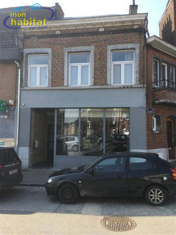 maison de commerce avec appartement duplex � l?�tage.
