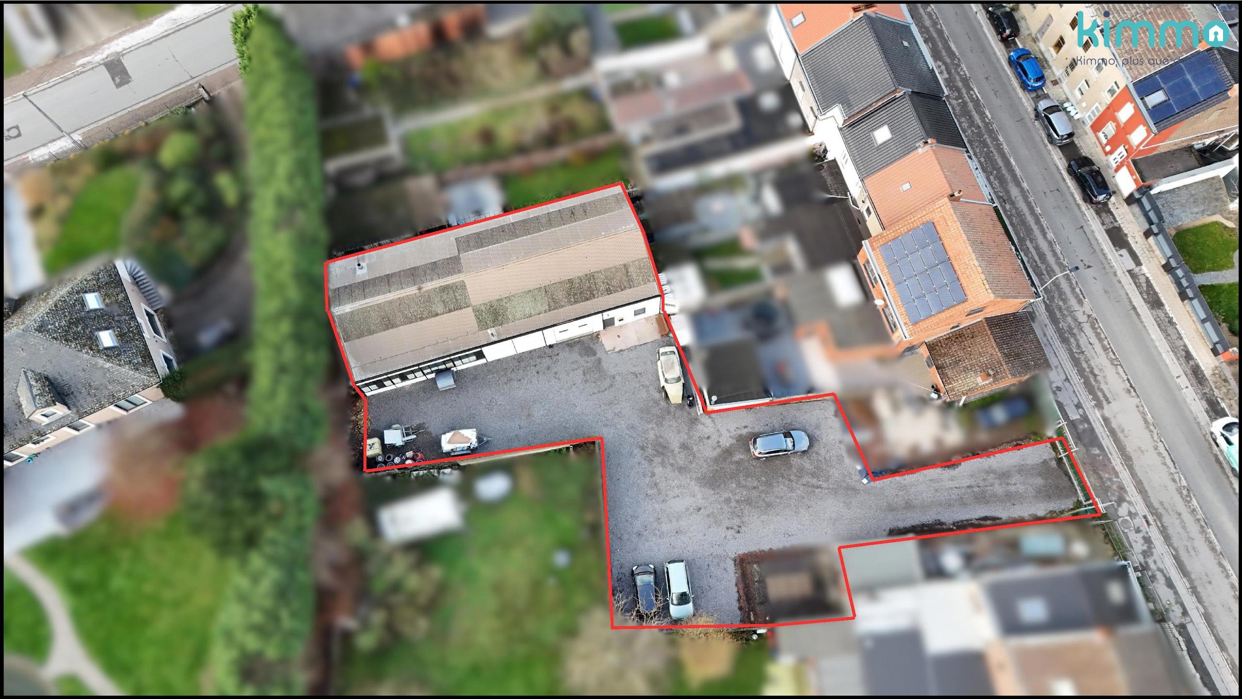 ENTREPOT AVEC TERRAIN SITUE EN ZONE D'HABITAT A MONCEAU !