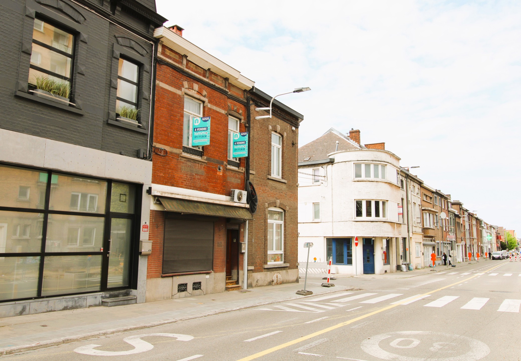 MAISON DE COMMERCE A RENOVER - BEAUCOUP DE POTENTIEL