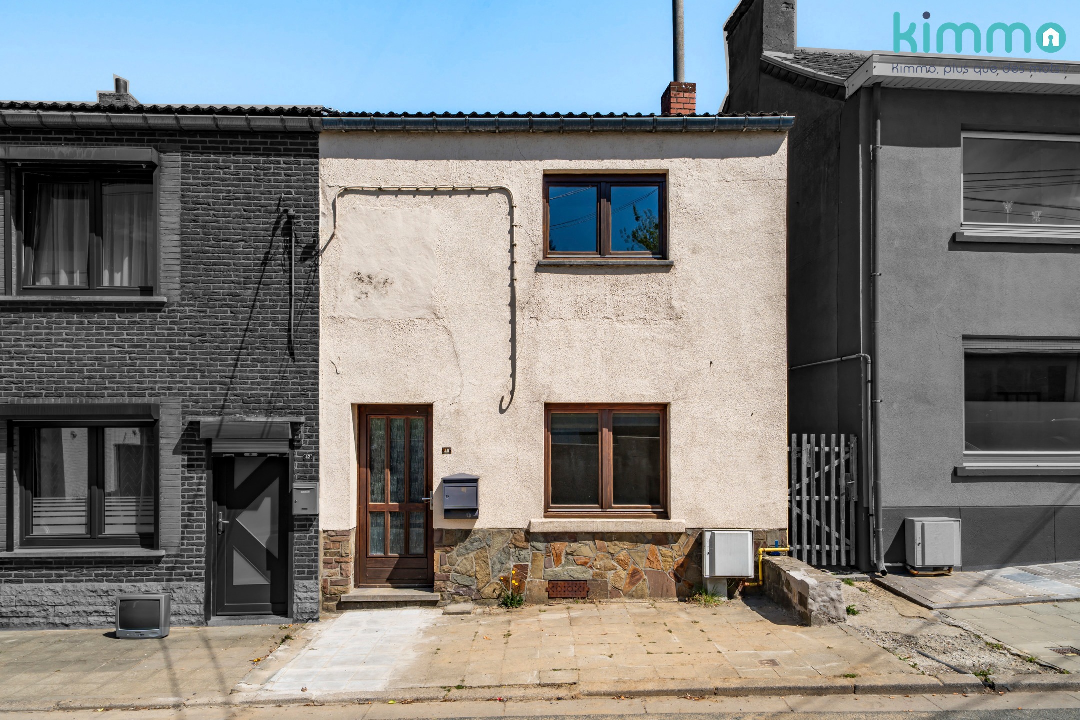 MAISON 2 CHAMBRES AVEC TERASSE ET JARDIN � R�NOVER