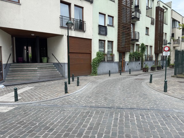 Binnenstaanplaats - te huur - 1000 Brussel