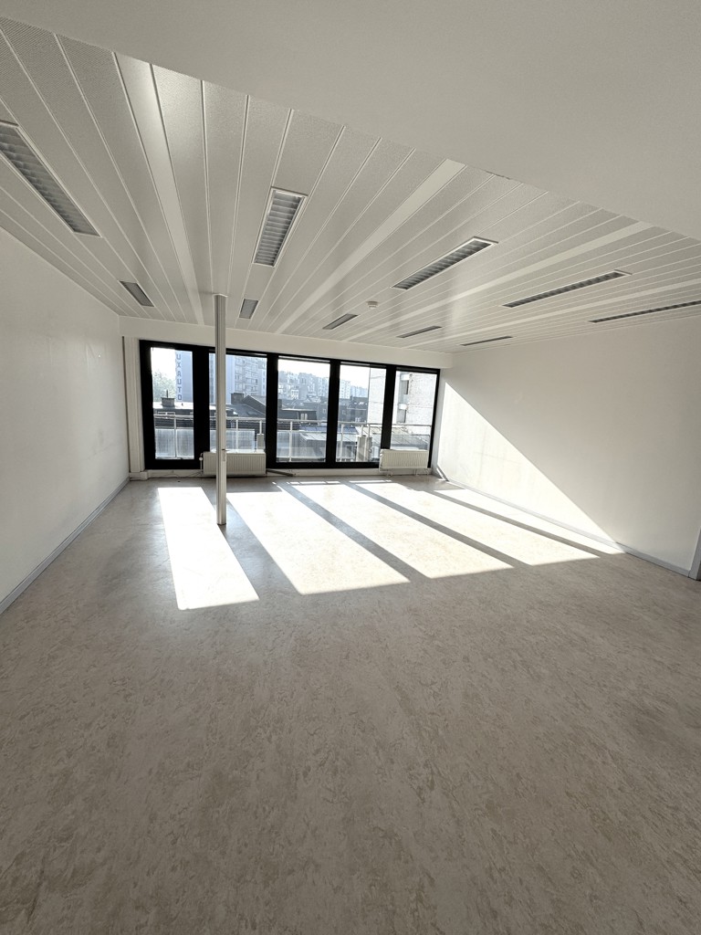 A LOUER - BUREAUX & COMMERCES - LIEGE