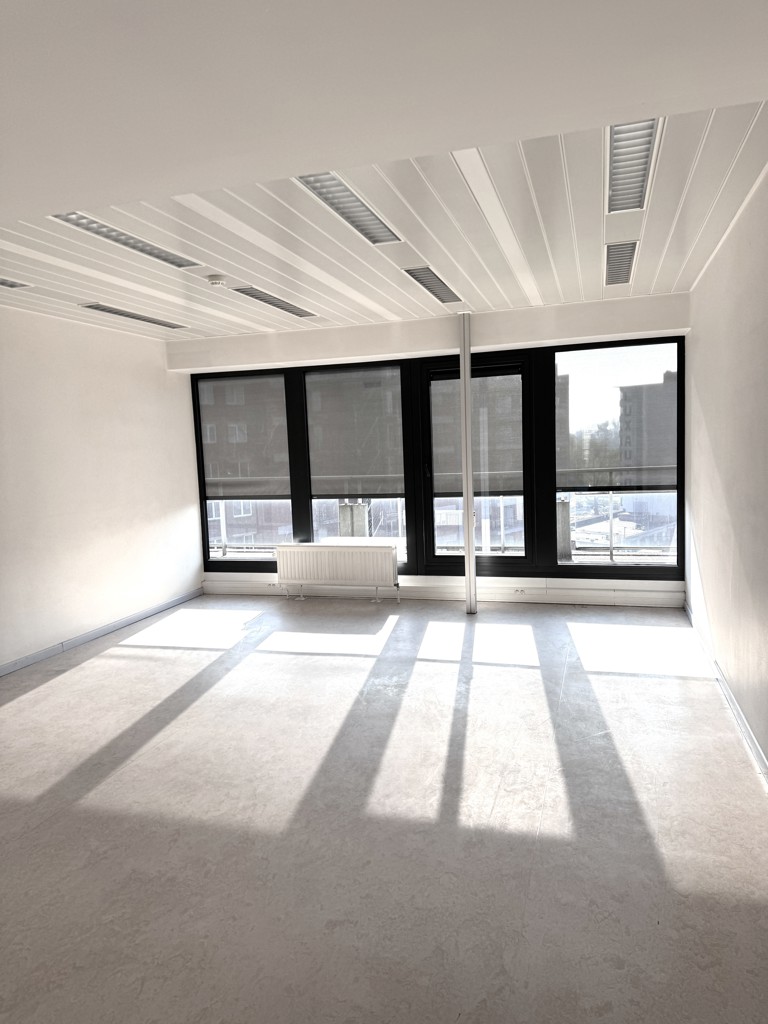 A LOUER - BUREAUX & COMMERCES - LIEGE