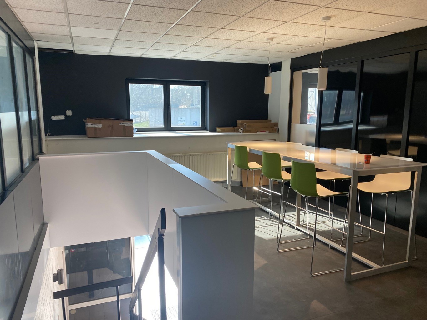 A LOUER - WAUTHIER-BRAINE - ENTREPOT + BUREAUX